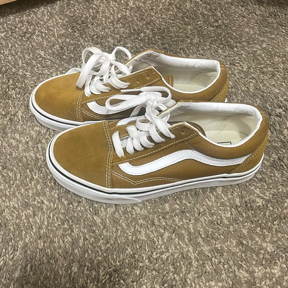 NWOT vans tan tie shoes